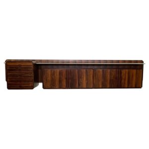 Credenza a parete sospesa anni '60, produzione Consorzio Esposizione Mobili Cantù